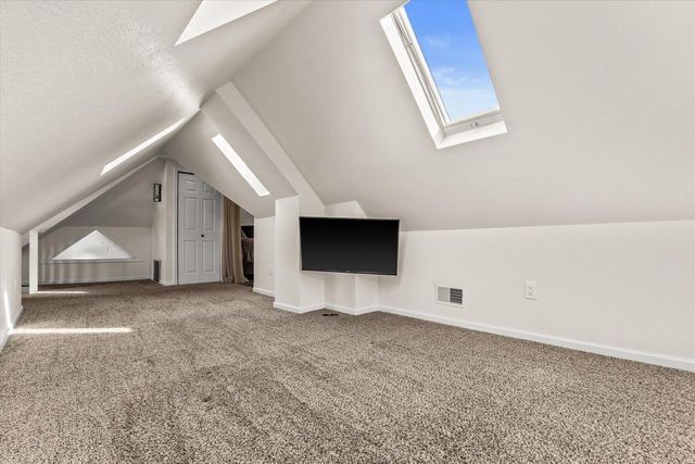 1725 N Astor STREET, Milwaukee, WI 53202