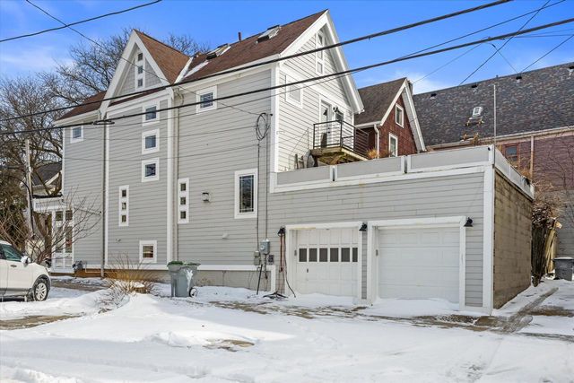 1725 N Astor STREET, Milwaukee, WI 53202