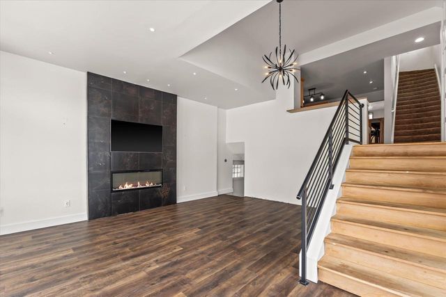 1725 N Astor STREET, Milwaukee, WI 53202