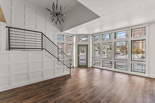 1725 N Astor STREET, Milwaukee, WI 53202