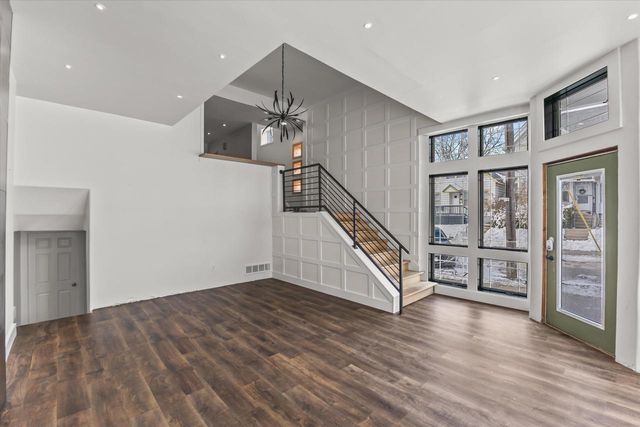 1725 N Astor STREET, Milwaukee, WI 53202