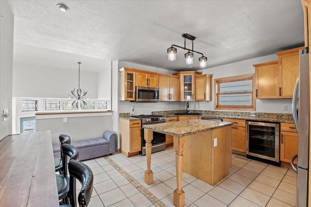 1725 N Astor STREET, Milwaukee, WI 53202