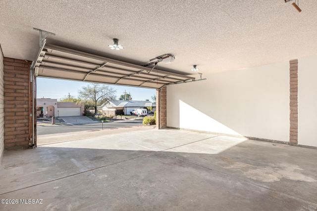 1717 S Burning Tree Avenue, Tucson, AZ 85710