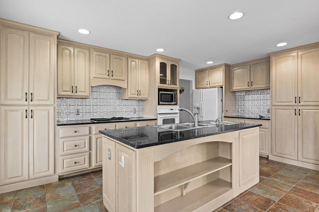 177 Shangri La Drive, Mineral Bluff, GA 30559