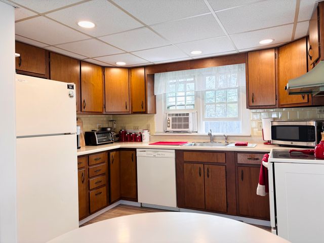 6 Oak Street, Dennis Port, MA 02639