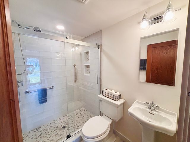 6 Oak Street, Dennis Port, MA 02639