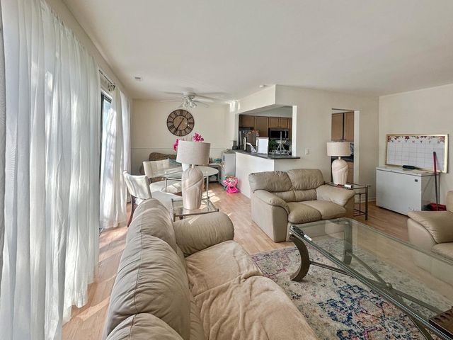 209 W Court of Shorewood 3A, Vernon Hills, IL 60061