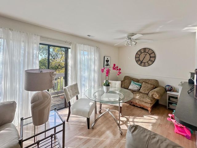 209 W Court of Shorewood 3A, Vernon Hills, IL 60061