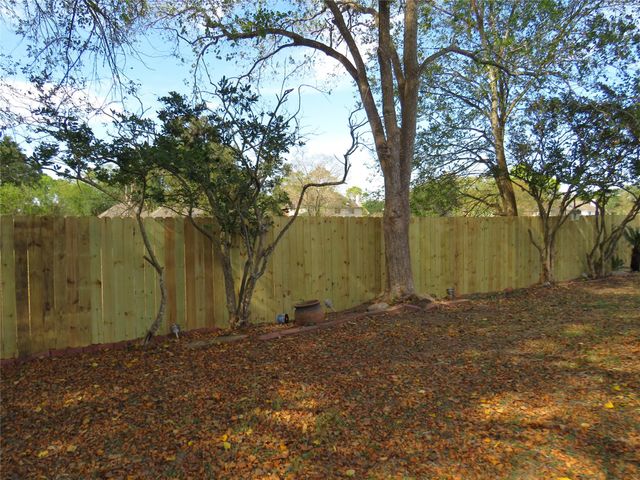 1212 Bob White Drive, Friendswood, TX 77546