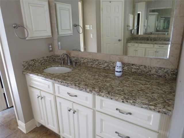 1212 Bob White Drive, Friendswood, TX 77546