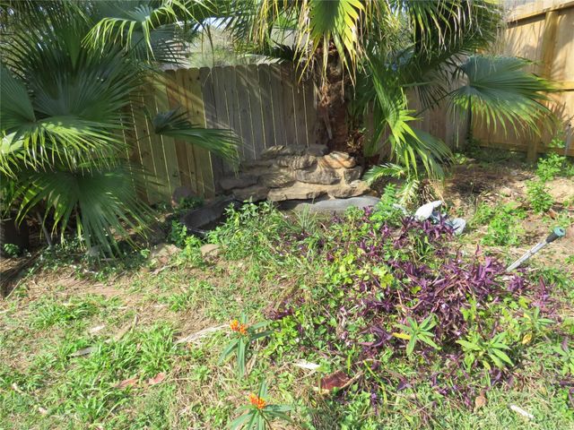 1212 Bob White Drive, Friendswood, TX 77546