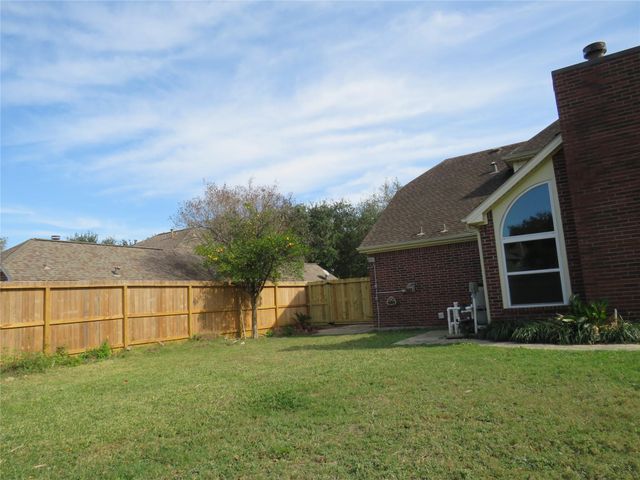 1212 Bob White Drive, Friendswood, TX 77546