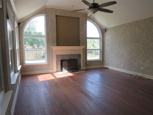 1212 Bob White Drive, Friendswood, TX 77546