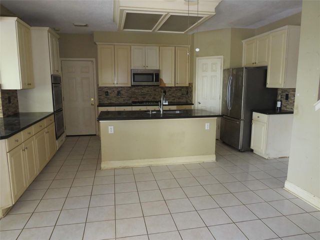 1212 Bob White Drive, Friendswood, TX 77546