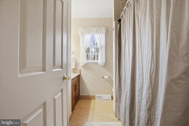 2114 YERGER RD, Pottstown, PA 19464