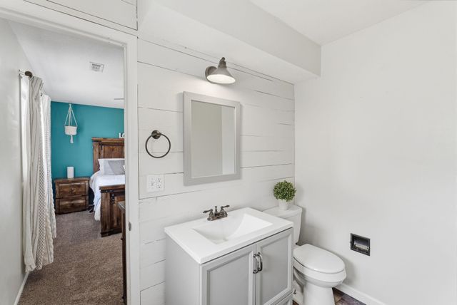 8448 E Lakeland Ct, Wichita, KS 67207