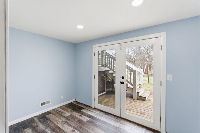 8448 E Lakeland Ct, Wichita, KS 67207