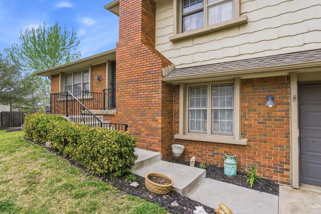 8448 E Lakeland Ct, Wichita, KS 67207