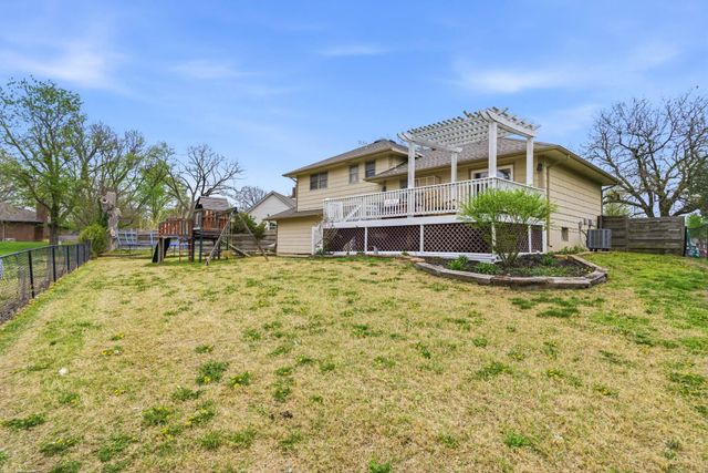 8448 E Lakeland Ct, Wichita, KS 67207