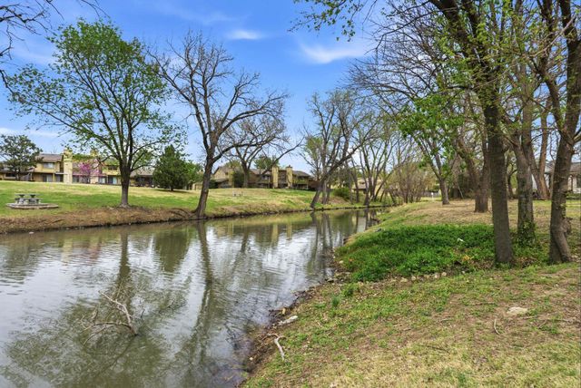 8448 E Lakeland Ct, Wichita, KS 67207