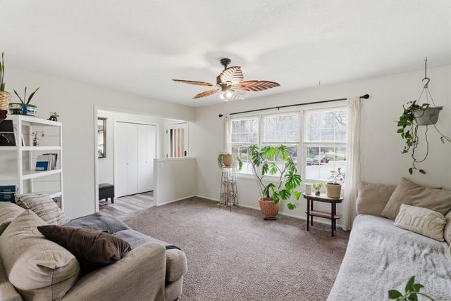 8448 E Lakeland Ct, Wichita, KS 67207