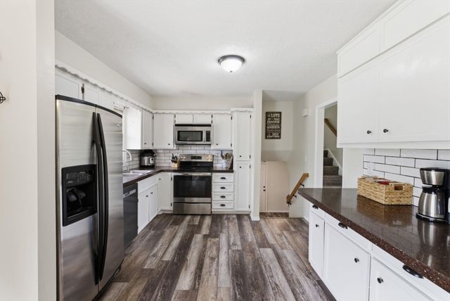 8448 E Lakeland Ct, Wichita, KS 67207