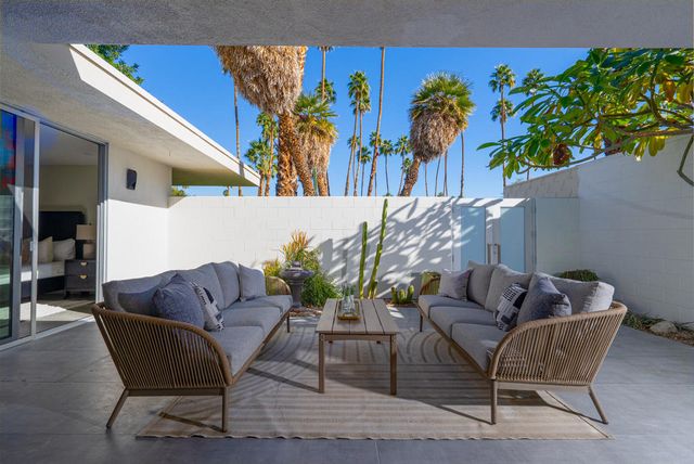 80 Lakeview Drive, Palm Springs, CA 92264