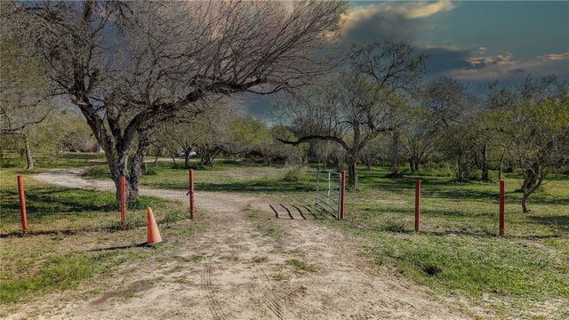 5730 Mockingbird, Mathis, TX 78368