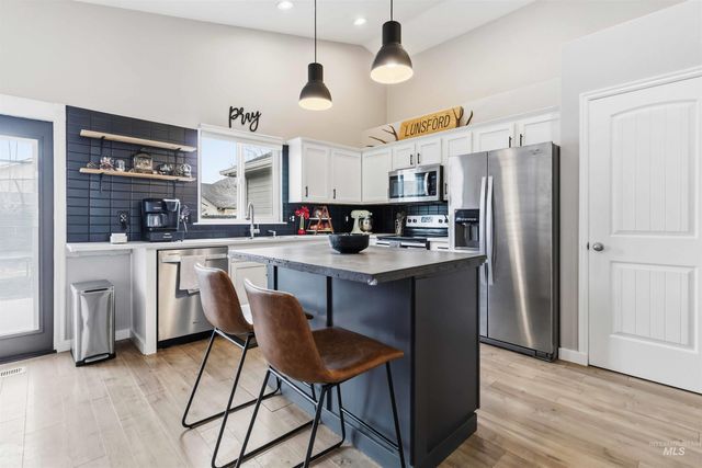 1350 W Jacksnipe Dr, Meridian, ID 83642