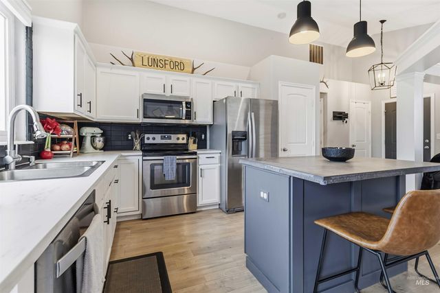 1350 W Jacksnipe Dr, Meridian, ID 83642