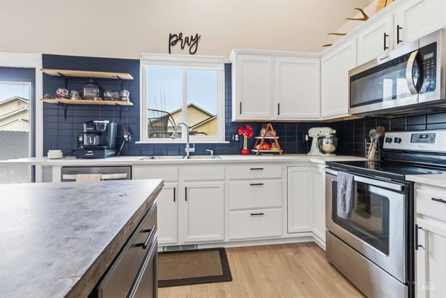 1350 W Jacksnipe Dr, Meridian, ID 83642