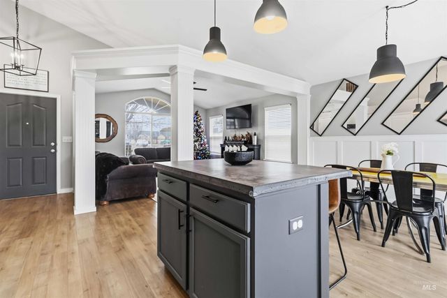 1350 W Jacksnipe Dr, Meridian, ID 83642