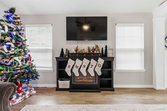 1350 W Jacksnipe Dr, Meridian, ID 83642