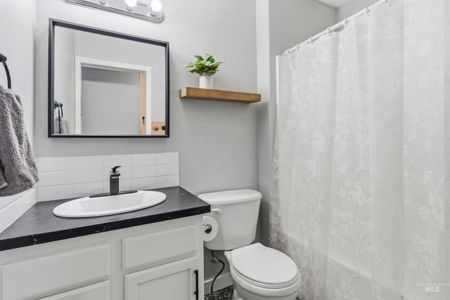 1350 W Jacksnipe Dr, Meridian, ID 83642