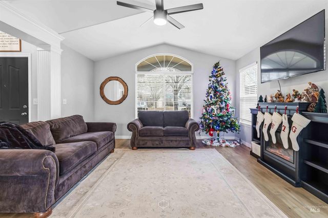 1350 W Jacksnipe Dr, Meridian, ID 83642