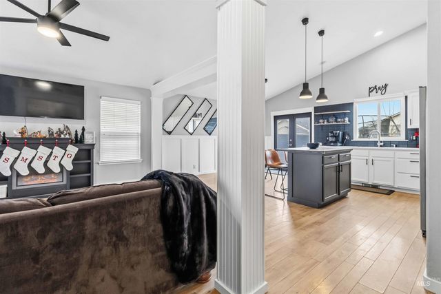 1350 W Jacksnipe Dr, Meridian, ID 83642