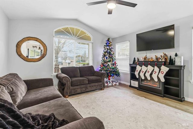 1350 W Jacksnipe Dr, Meridian, ID 83642