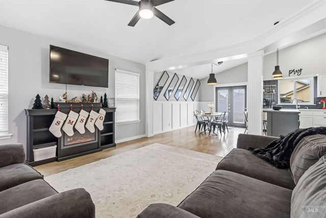 1350 W Jacksnipe Dr, Meridian, ID 83642