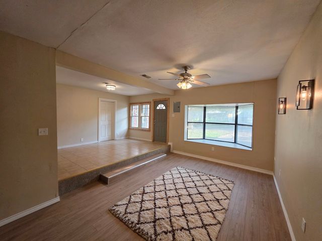 901 4th Avenue, Mineral Wells, TX 76067