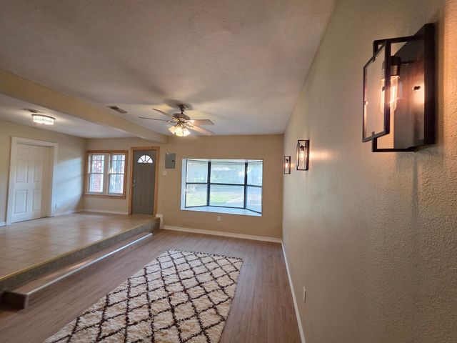 901 4th Avenue, Mineral Wells, TX 76067