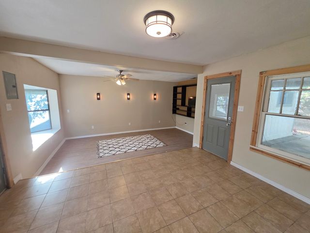 901 4th Avenue, Mineral Wells, TX 76067