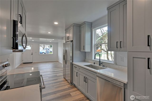 2405 Rockefeller Ave, Everett, WA 98201