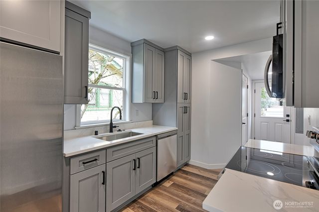 2405 Rockefeller Ave, Everett, WA 98201