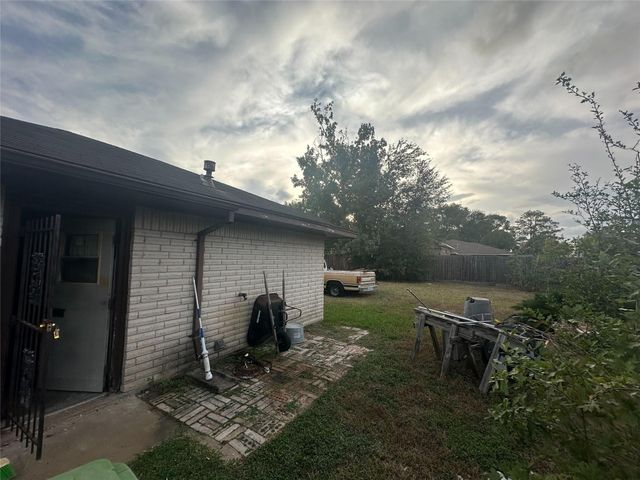 10627 Castleton Street, Houston, TX 77016