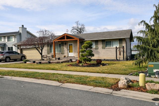 10564 S WEEPING WILLOW DR, Sandy, UT 84070