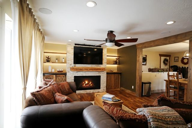 10564 S WEEPING WILLOW DR, Sandy, UT 84070