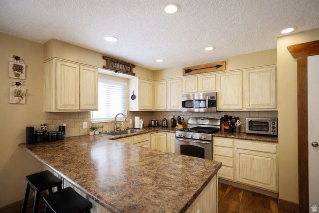 10564 S WEEPING WILLOW DR, Sandy, UT 84070