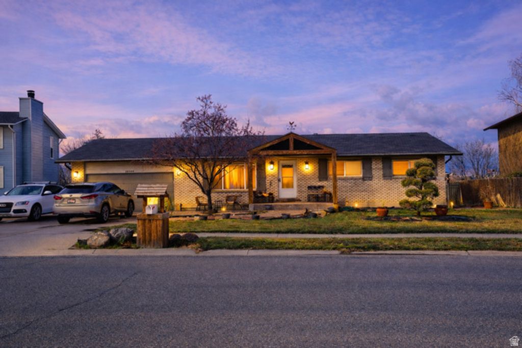 10564 S WEEPING WILLOW DR, Sandy, UT 84070