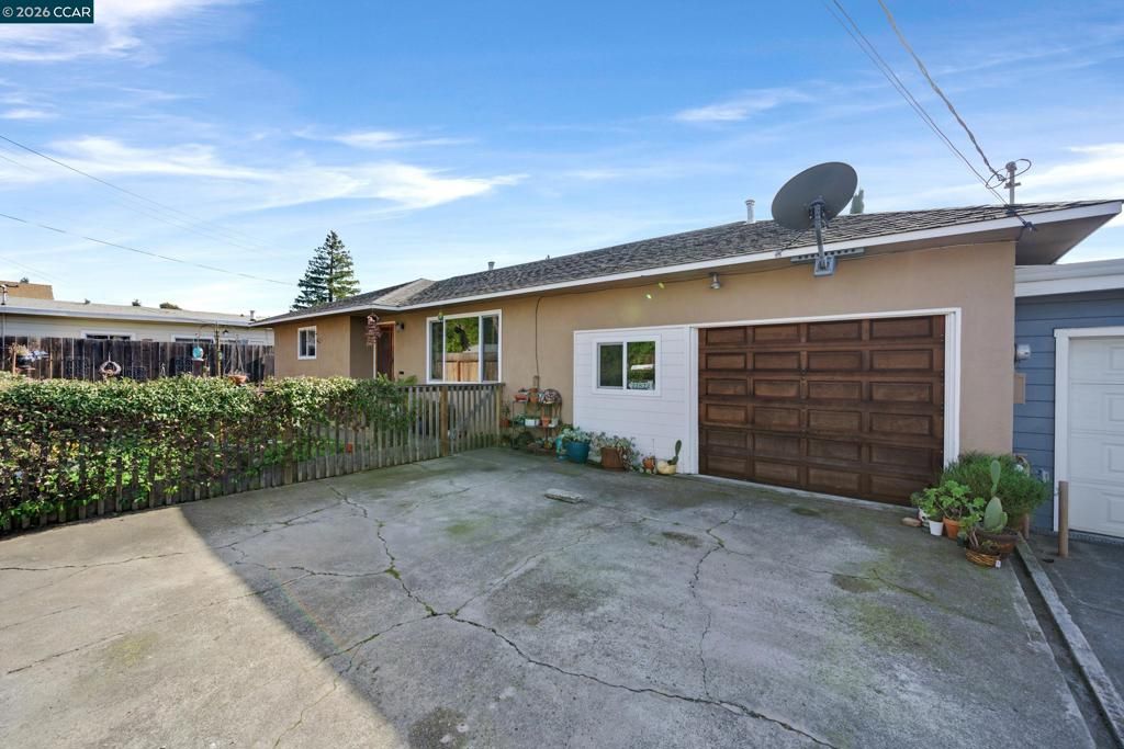 Image 23 of property listing at 22820 22820 5th St, Hayward, CA 94541