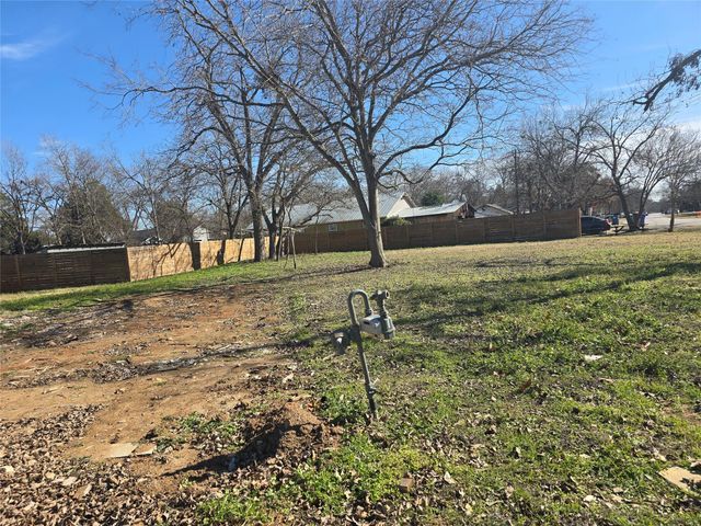 305 Lexington RD, Elgin, TX 78621